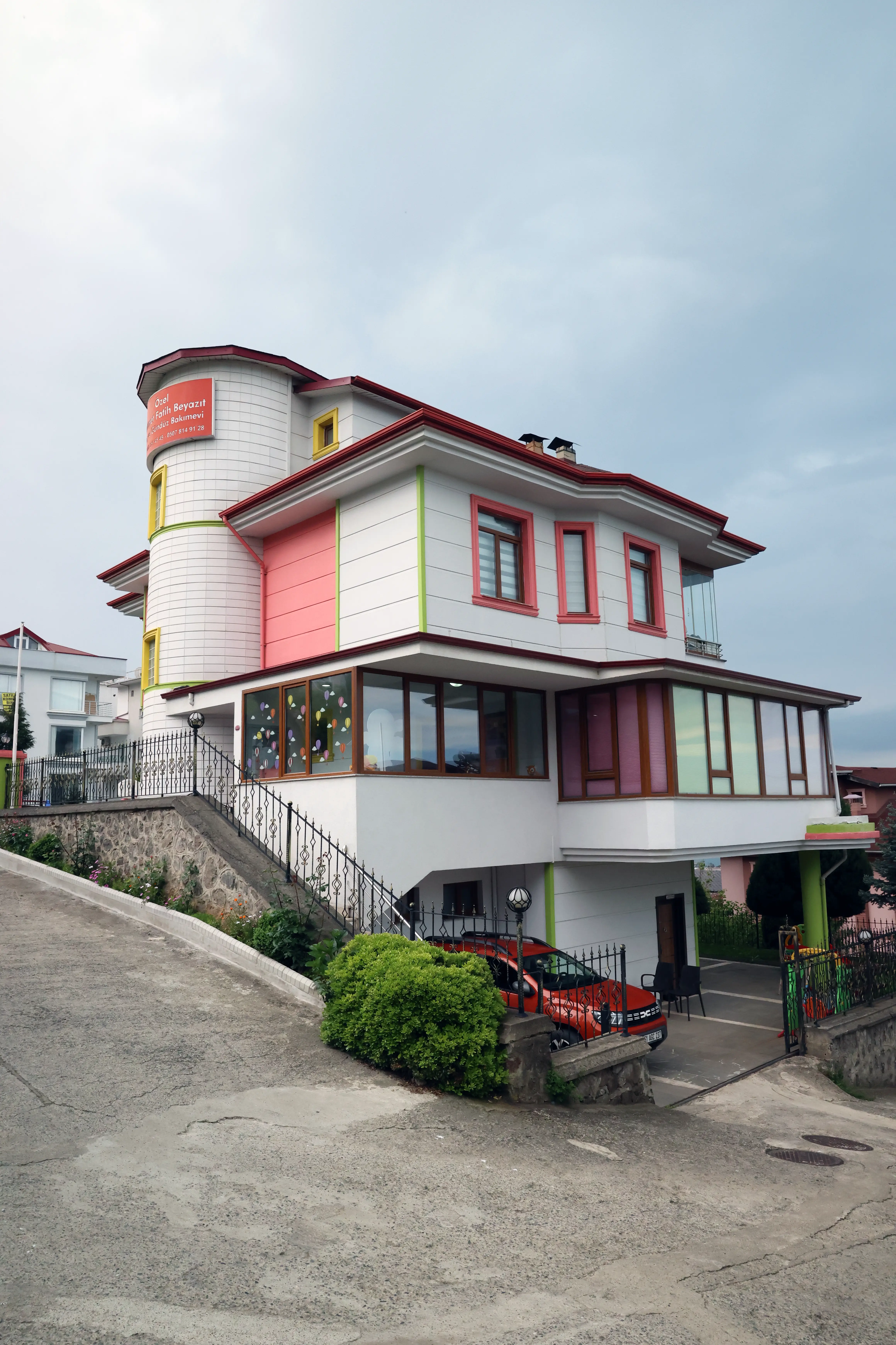 Boztepe Pembe Köşk Kreş binası